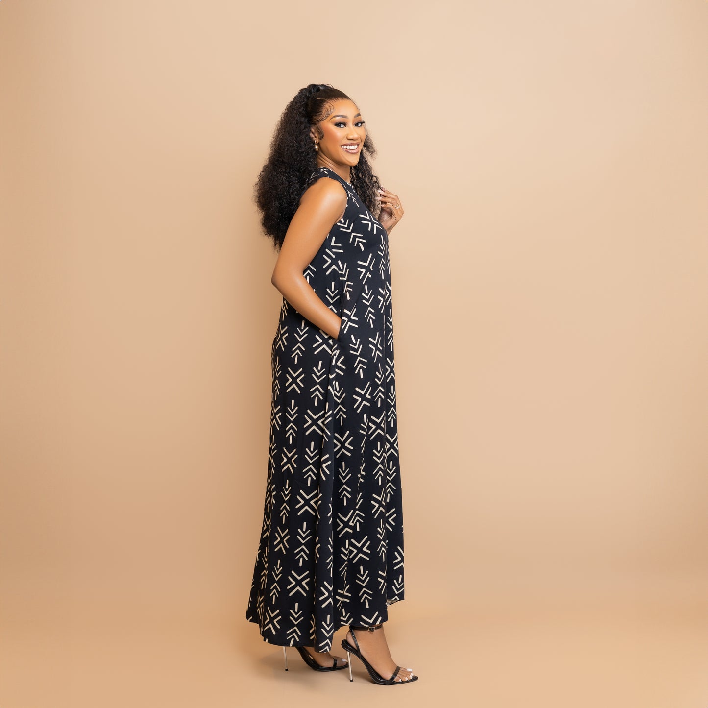 Nia Sleeveless Maxi Dress – Black