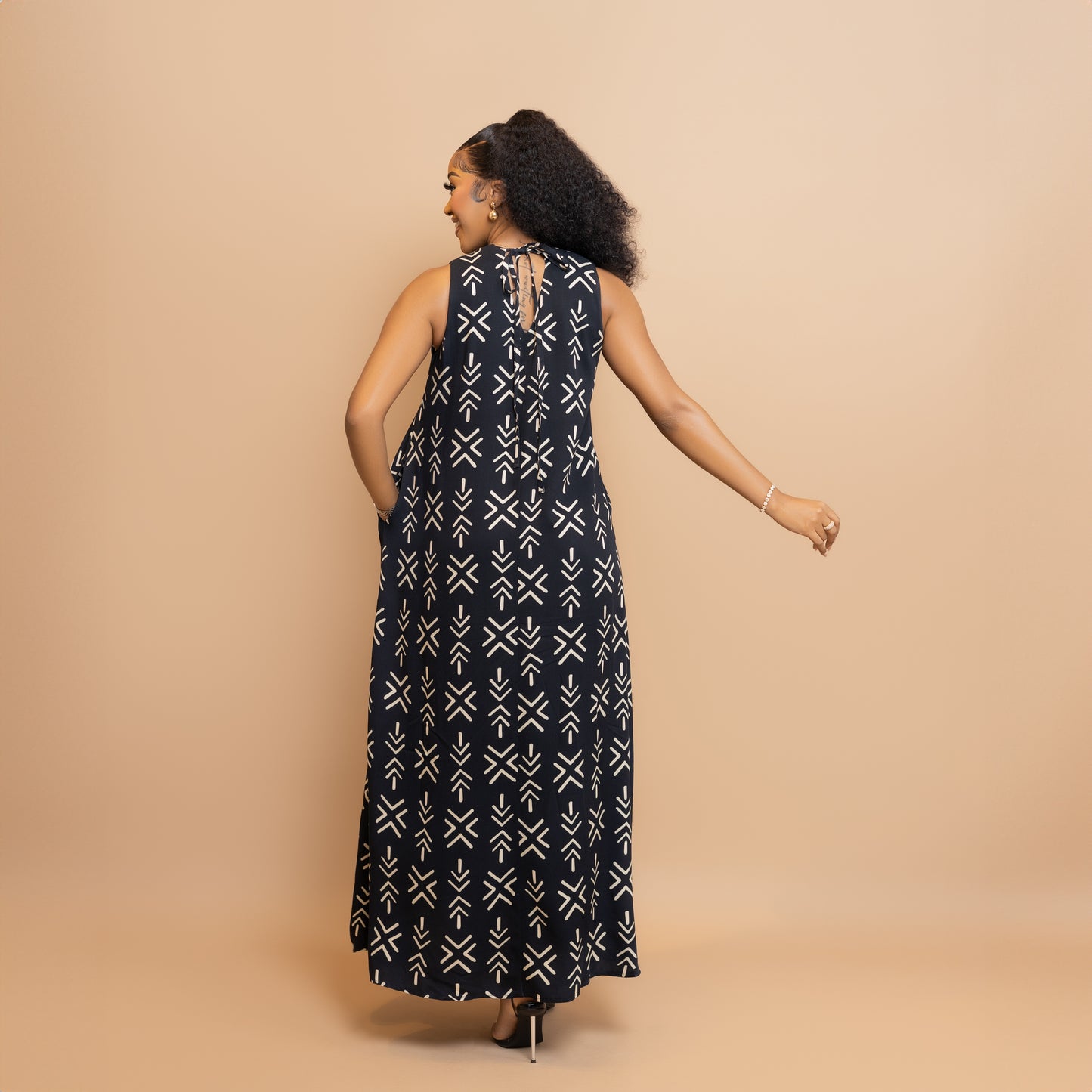 Nia Sleeveless Maxi Dress – Black