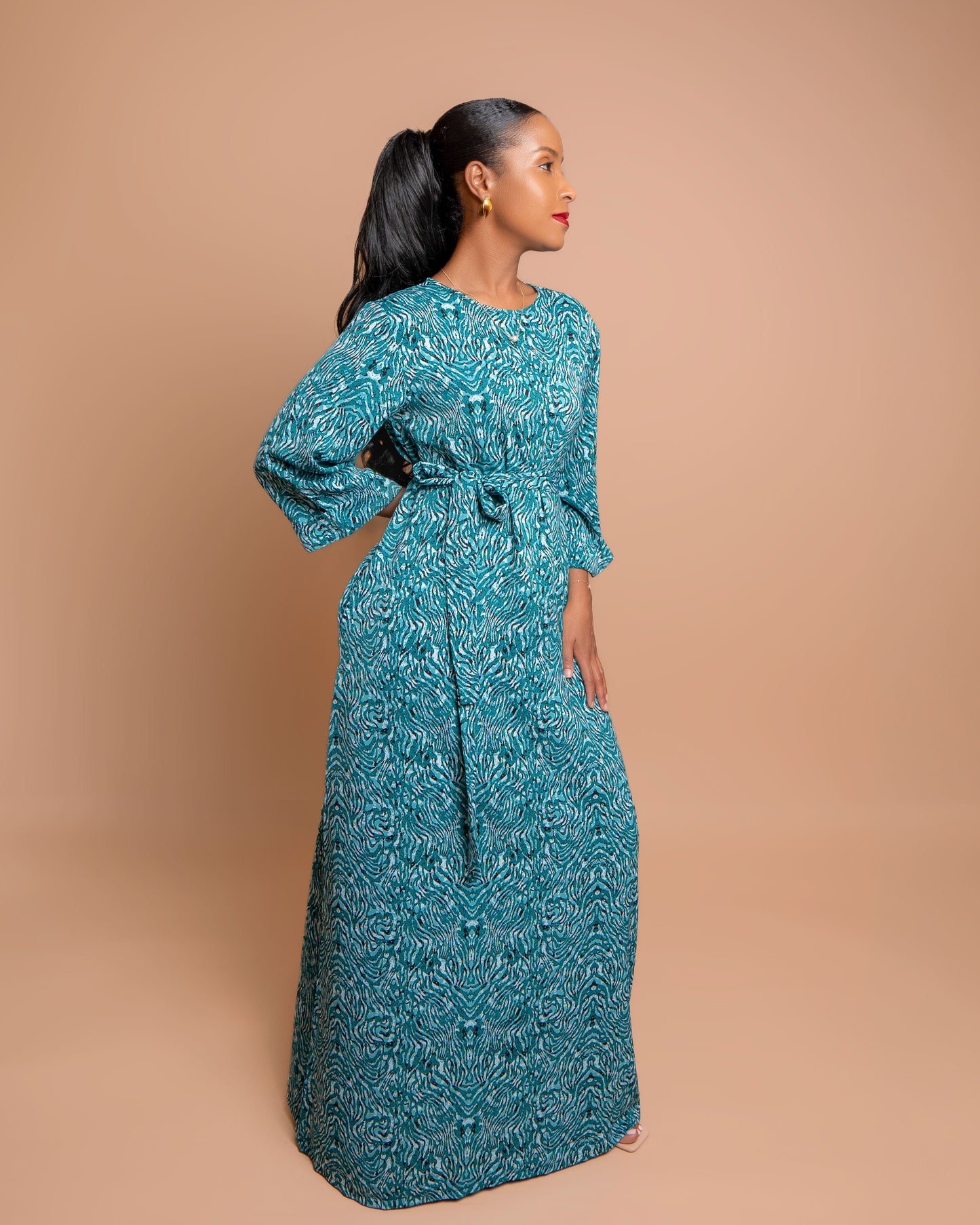 Round Neck Belted Maxi Dress - Turquoise Abstract Ripple