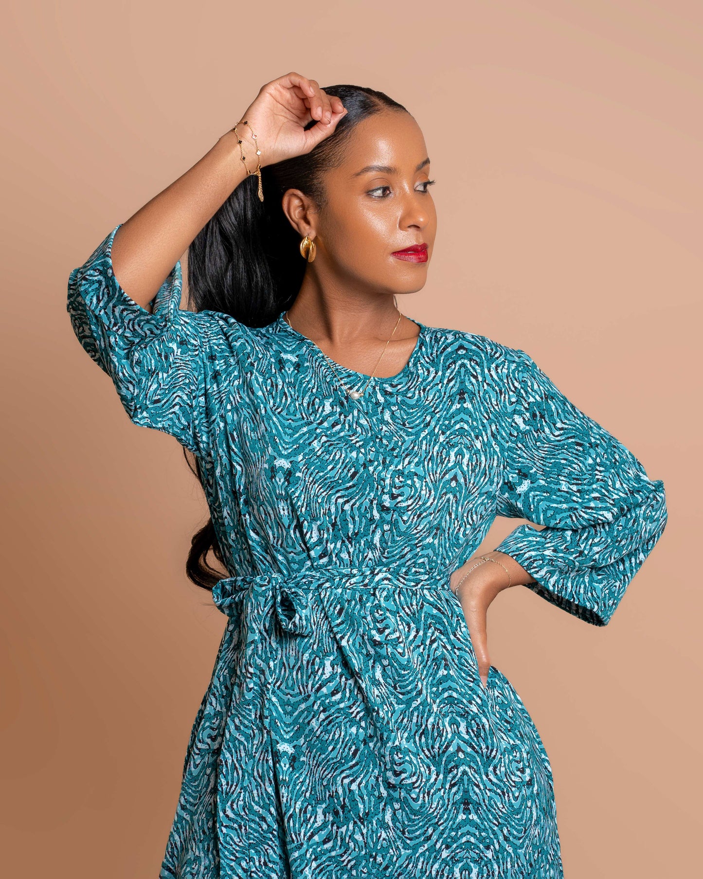 Round Neck Belted Maxi Dress - Turquoise Abstract Ripple
