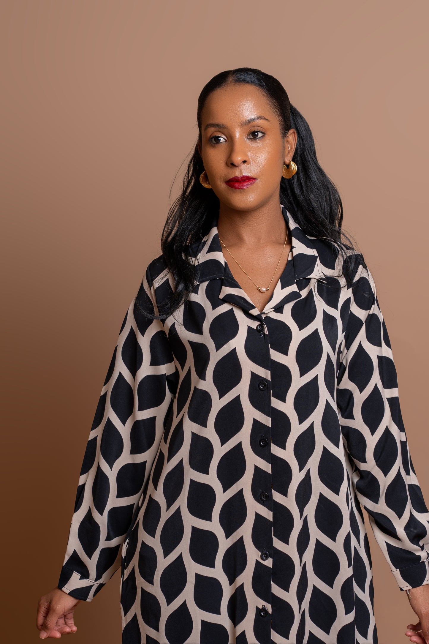 Long-sleeved High Low Dress - Abstract Chain Print