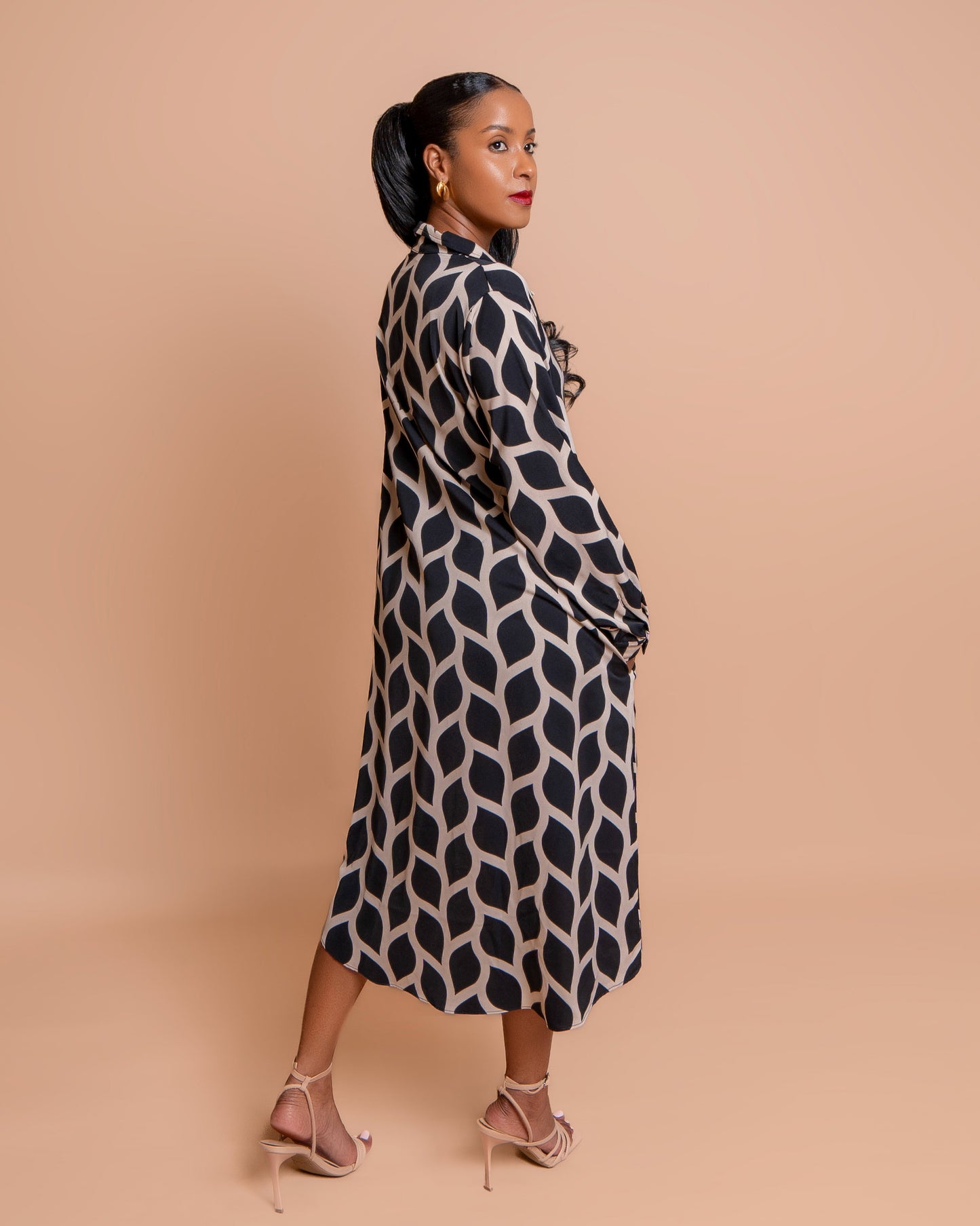 Long-sleeved High Low Dress - Abstract Chain Print